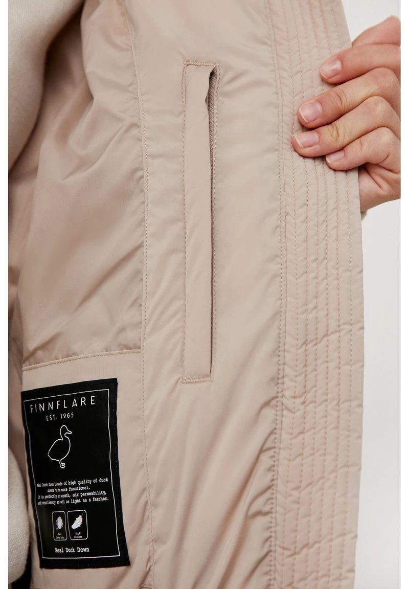 Finn Flare Daunenjacke - Beige | Damen 8 Finn Flare Daunenjacke - Beige | Damen – Bild 6