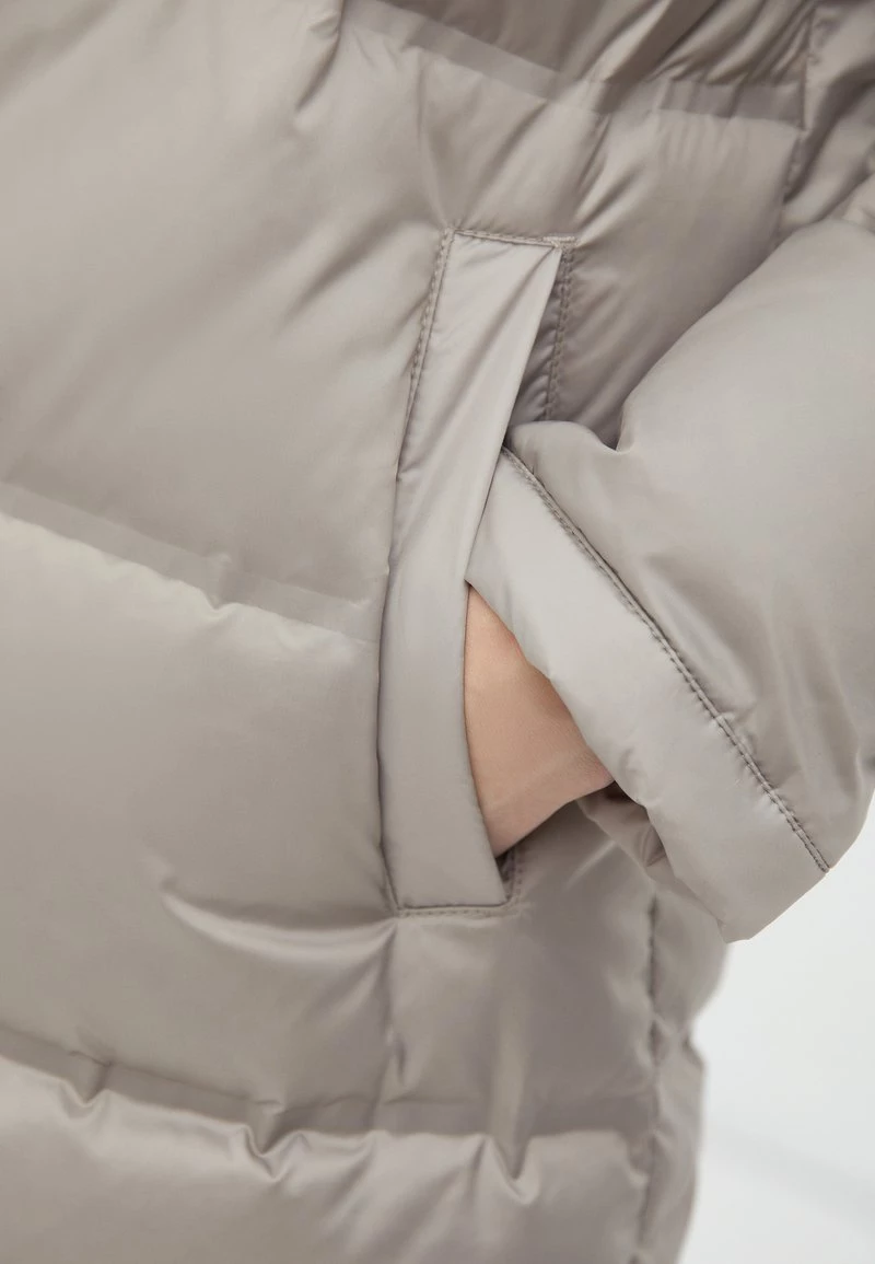 Finn Flare Daunenmantel - Light Brown | Damen 7 Finn Flare Daunenmantel - Light Brown | Damen – Bild 5