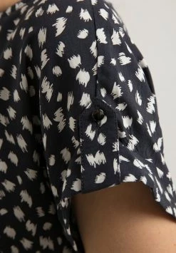 Finn Flare Damen MIT ALLOVERDRUCK - Bluse - Cosmic Blue 14 Finn Flare Damen MIT ALLOVERDRUCK - Bluse - Cosmic Blue -Finn Flare Verkaufsladen 7d777b8a0dbd4a9481ab61bef8c05a3e