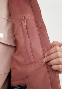 Finn Flare Damen Winterjacke - Dark Pink -Finn Flare Verkaufsladen 89b8beaf6d0a41069f6bba4093d3b3d4