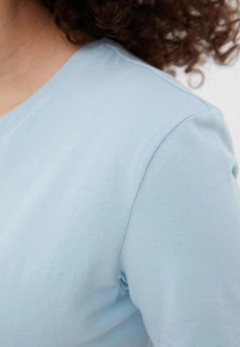 Finn Flare T-Shirt Basic - Light Blue | Damen 4 Finn Flare T-Shirt Basic - Light Blue | Damen – Bild 2